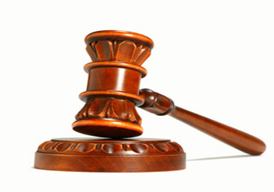 رفضت محكمة ألمانية النظر في قضيتي نزاع على ملكية براءات الاختراع بين عملاقي التكنولوجيا "أبل" الأمريكية، و"سامسونج" الكورية الجنوبية.
